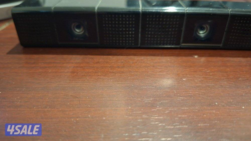 vr للبيع مستعمل كأنه جديد مع كاميرا السوني و يدتين الفي ار2