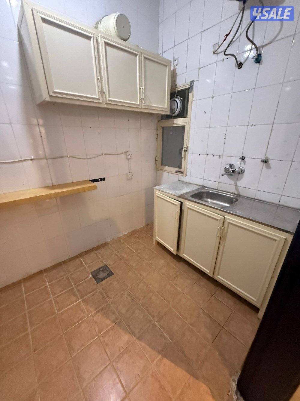 شقق للايجار خلو وفاضي غرفة وصالة ومطبخ وحمام تشطيب سوبر لوكس4