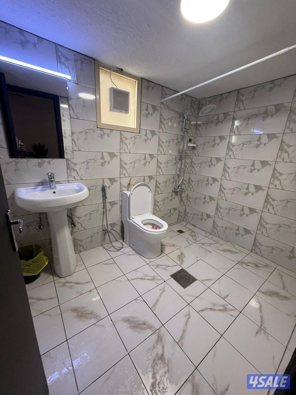 يوجد لدينا شقق الايجار خلو وفاضي الاستلام فواري8