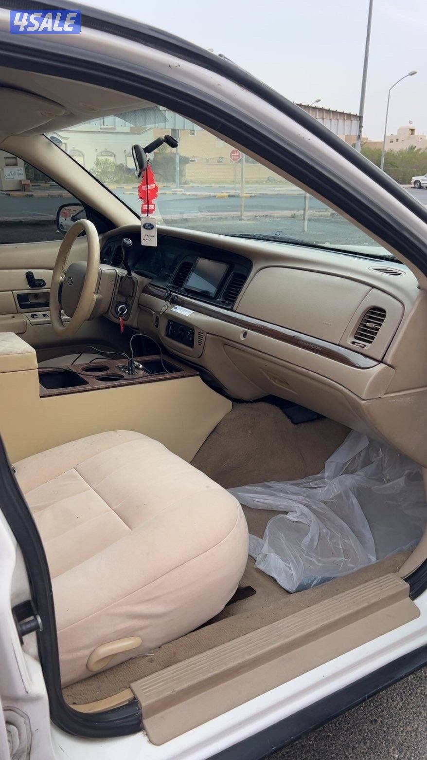 فورد فكتوريا 20100