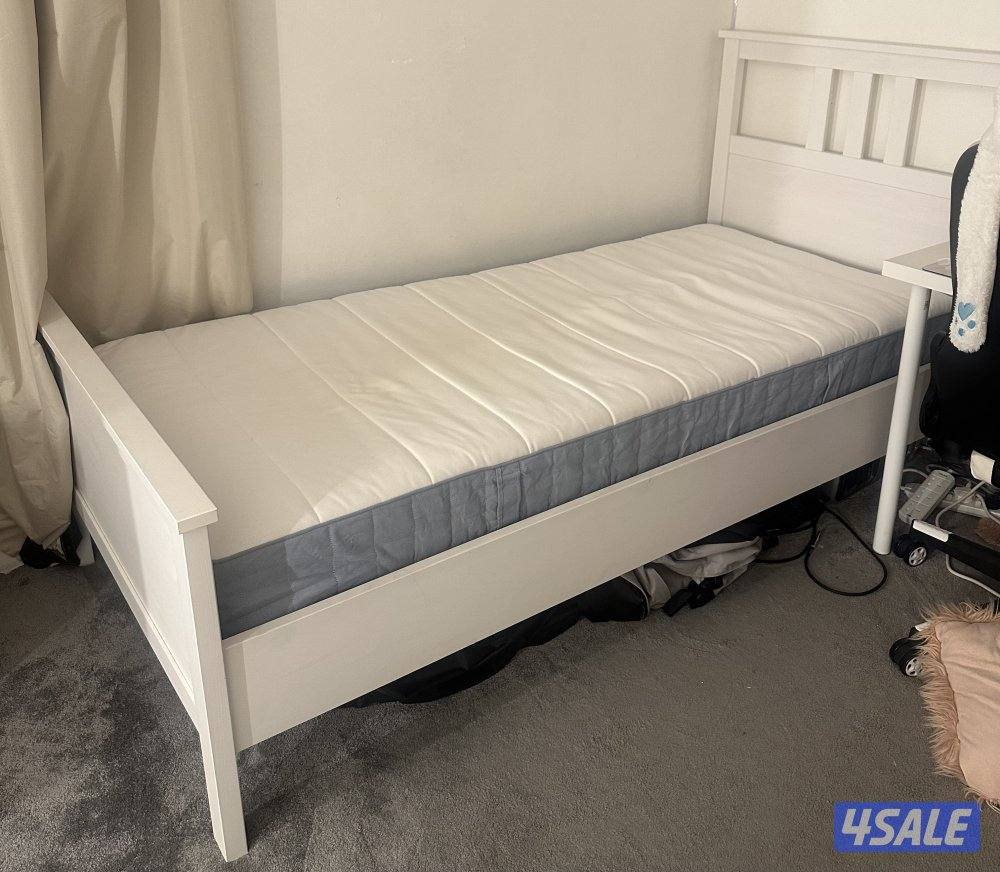 Single Bed with mattress  سرير ايكيا مع مرتبة1