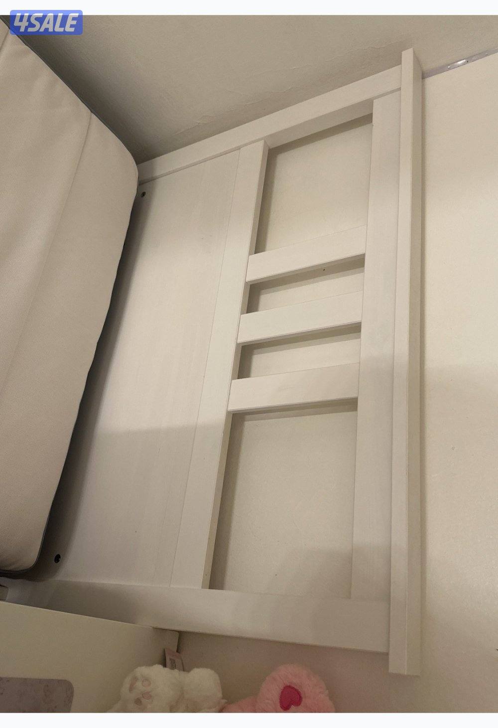 Single Bed with mattress  سرير ايكيا مع مرتبة3