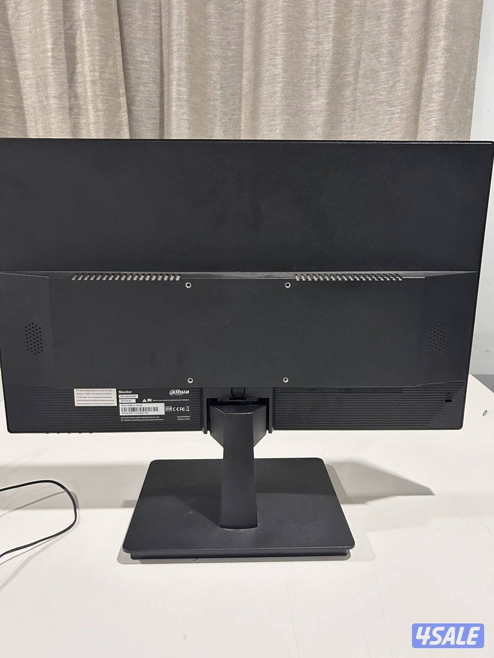 شاشة 60هرتز 21.5انش ممتازه للكاميرات و بعد للقيمنق و فيها خدوش بسيطه1