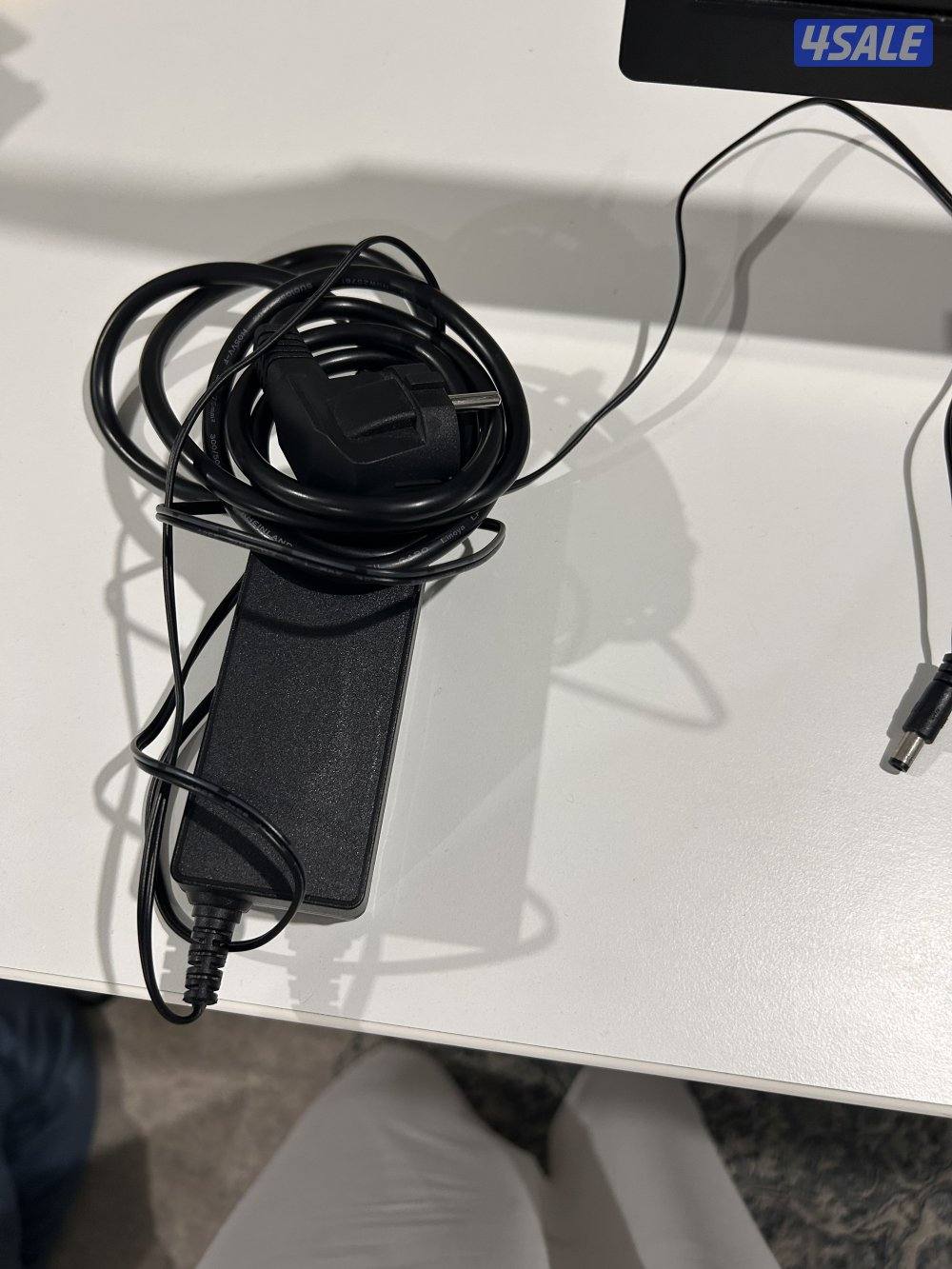 شاشة 60هرتز 21.5انش ممتازه للكاميرات و بعد للقيمنق و فيها خدوش بسيطه2