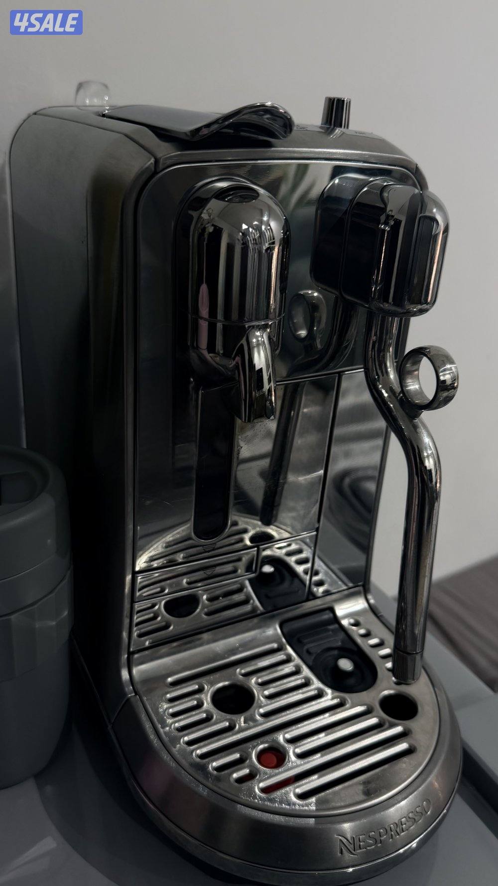 ماكينة اسبريسو مع جهاز تبخير حليب2