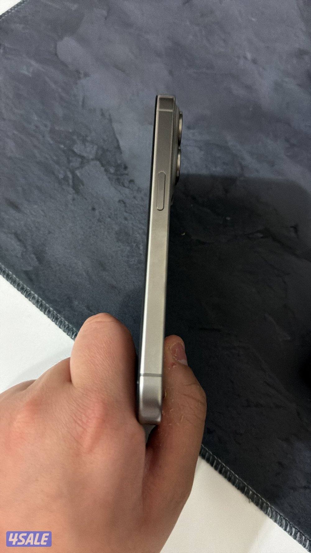 للبيع ايفون ١٥ برو مبدل شاشه درجه أولى بطاريه من آبل اصليه الجهاز نظيف0