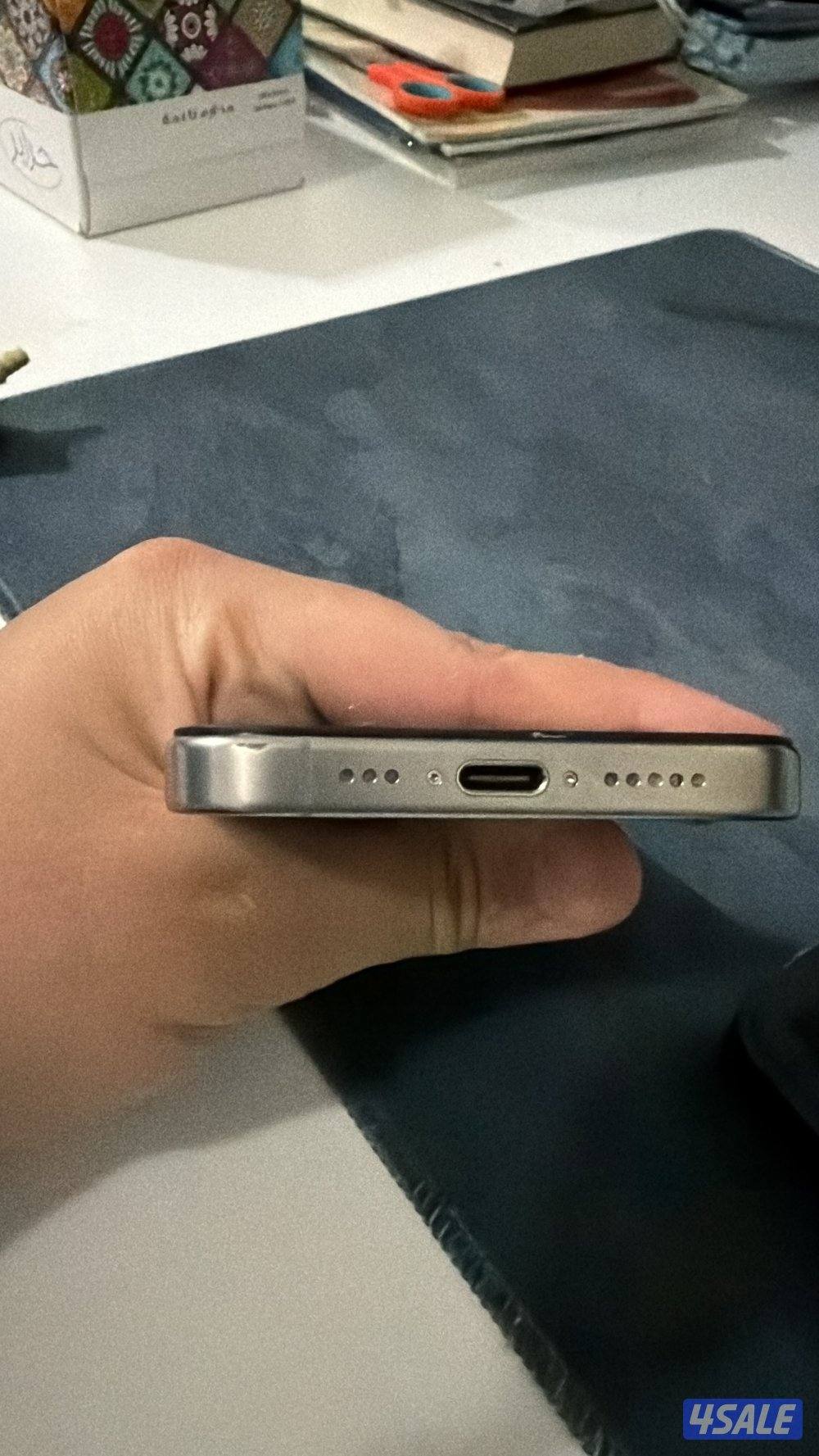 للبيع ايفون ١٥ برو مبدل شاشه درجه أولى بطاريه من آبل اصليه الجهاز نظيف2