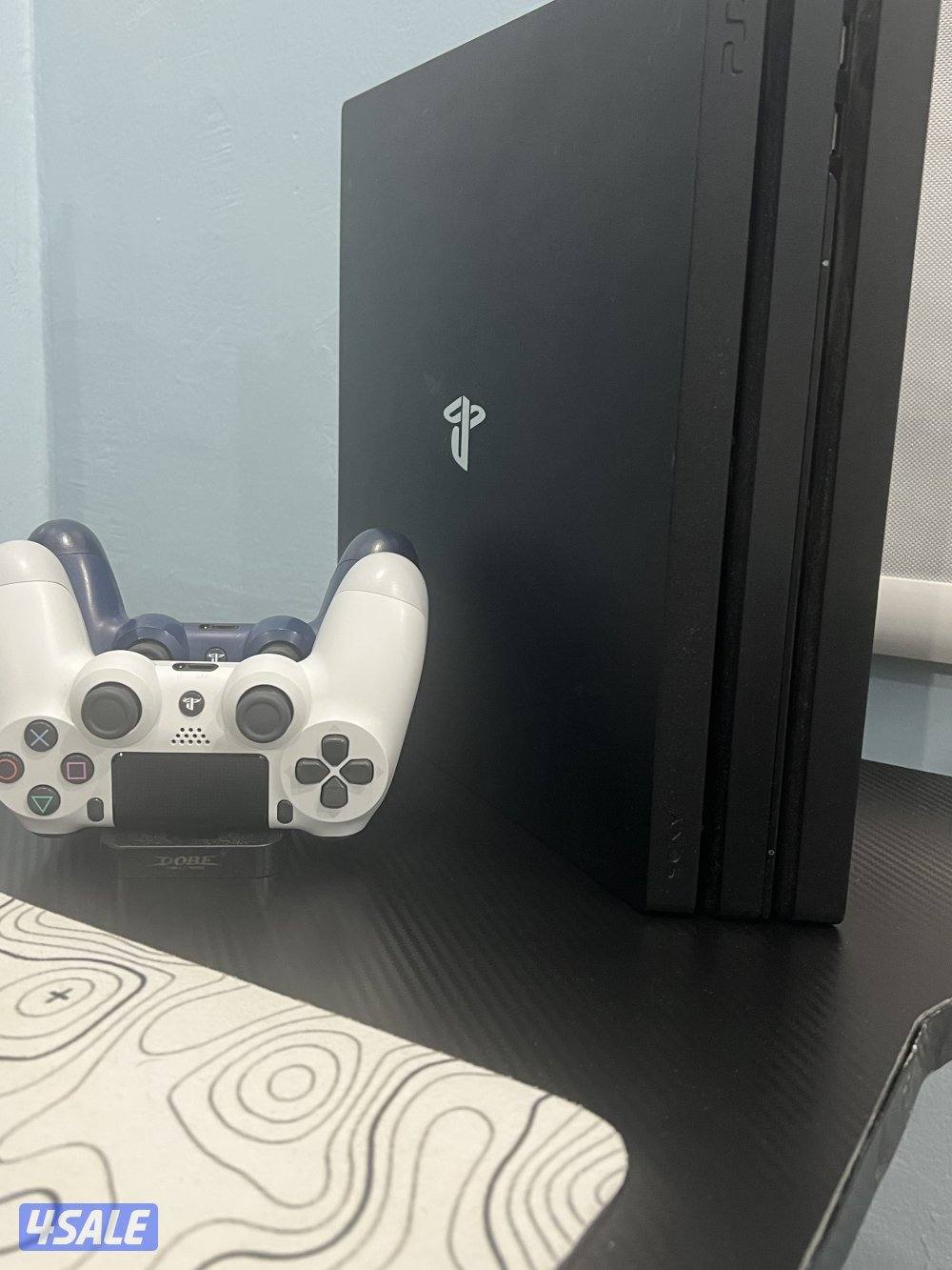 للبيع سوني٤ برو نضيف استعمال خفيف0