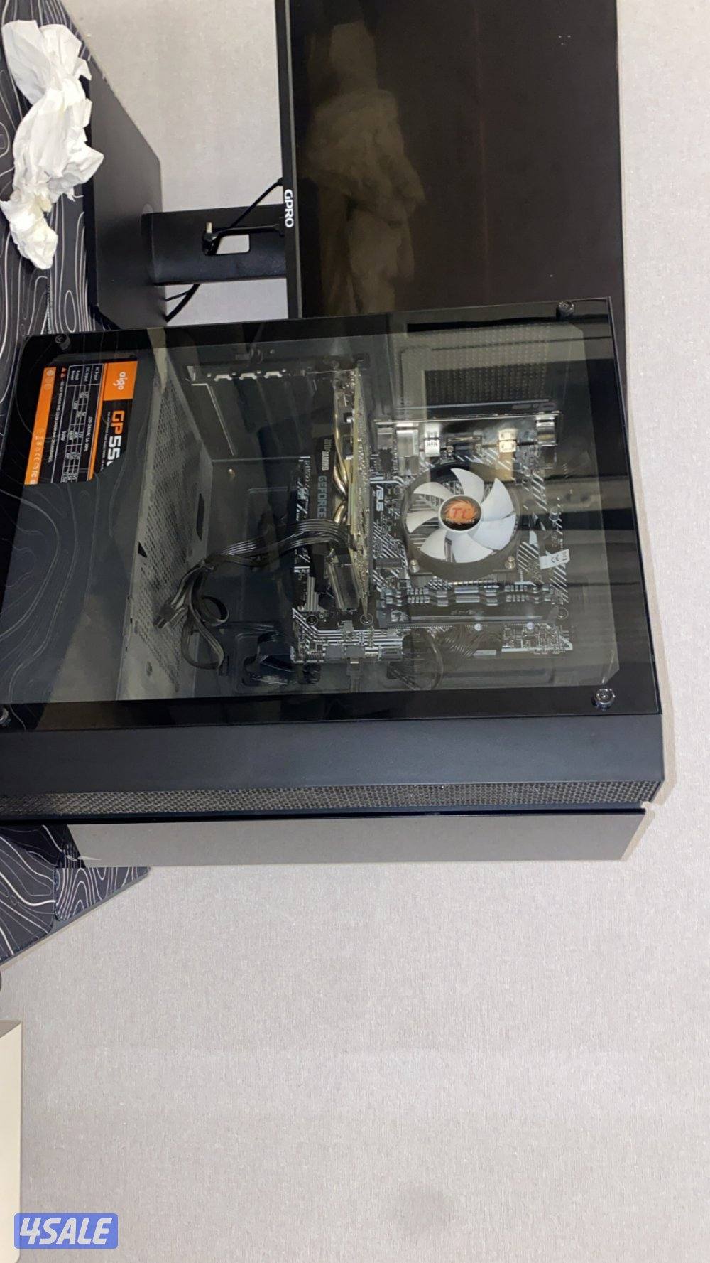 بيسي وشاشه مع اغراضهم للبيع البيسي بحاله ممتازه تواصل واتس2