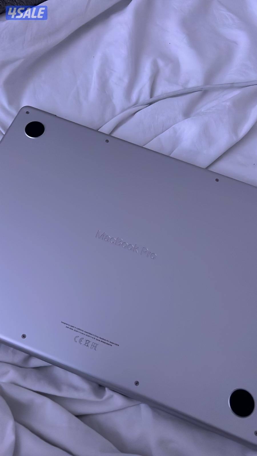 Macbook Pro  (2023) M3 chip 1TB2