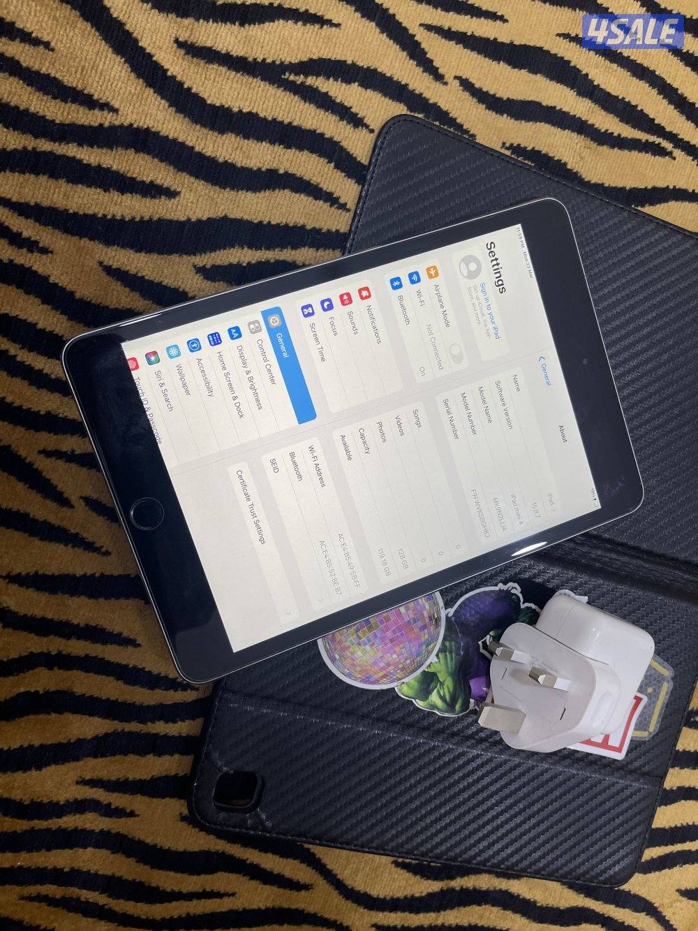 ايباد ابل ميني 4 ذهبي 128 قيقا مع اغراضه شغال تمام2