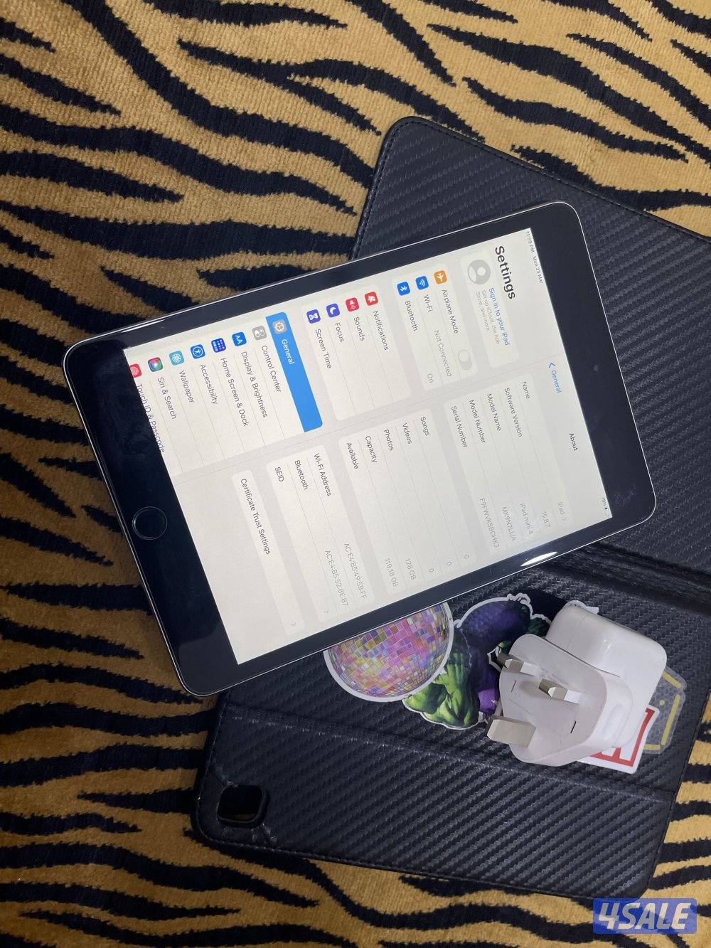 ايباد ميني 4 فور 128 قيقا مع الشاحن3