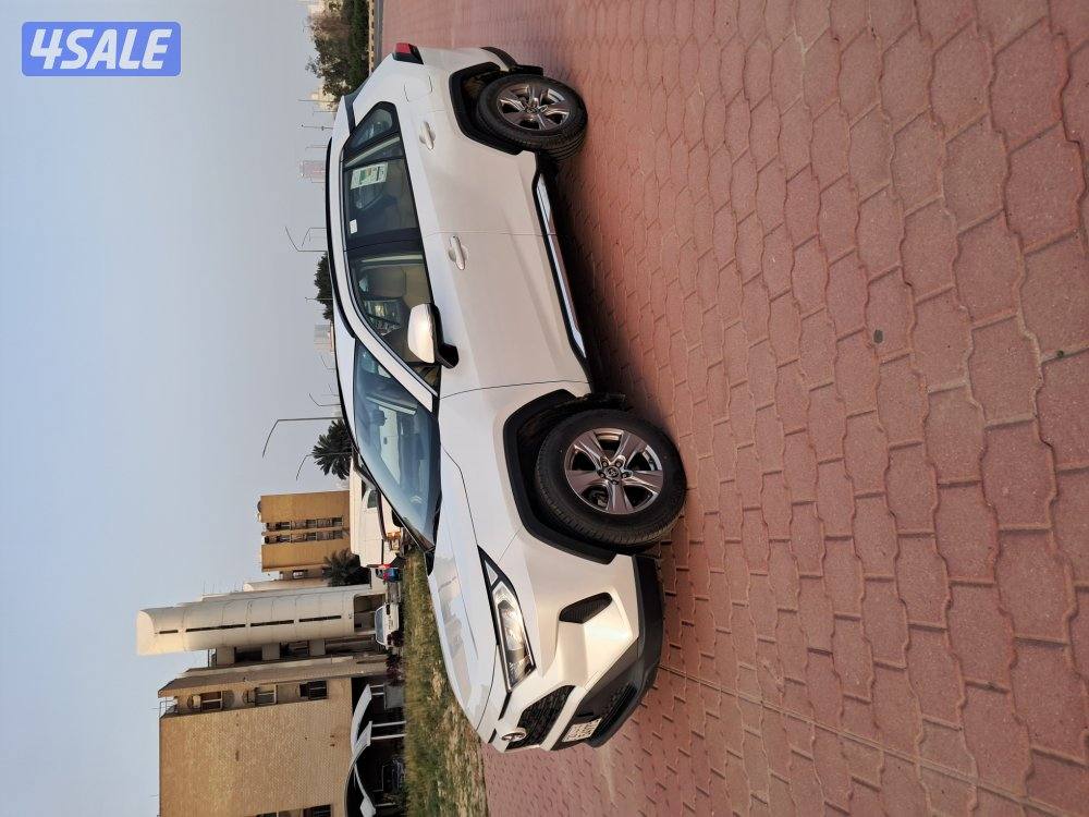 للبيع تويوتا راف 4 موديل 2023 ماشي 72 الف وارد الوكاله صبغ الوكاله0