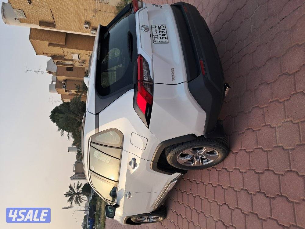 للبيع تويوتا راف 4 موديل 2023 ماشي 72 الف وارد الوكاله صبغ الوكاله3