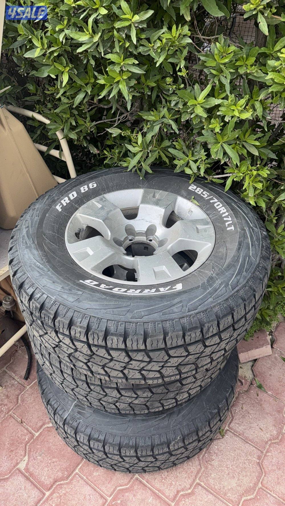 ٥ رنقات فتك ٢٠٠٩ حجم ١٧ وتواير ربع حجري جدد نضاف الرنقات والتواير0