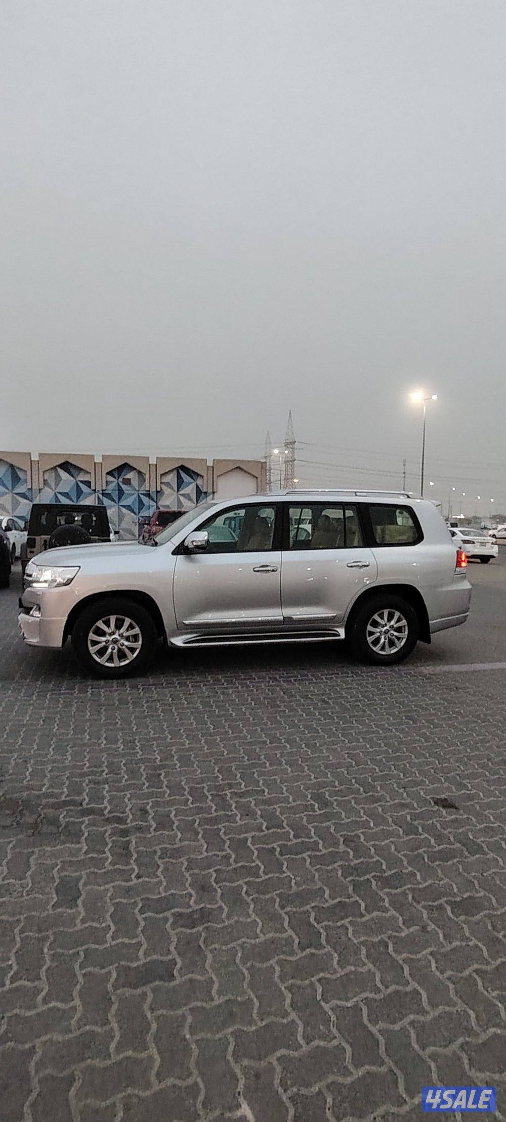 لاندكروز موديل 2017 عداد ٧٠ تبارك الله شرط الفحص بالكامل صبغ الوكاله.4