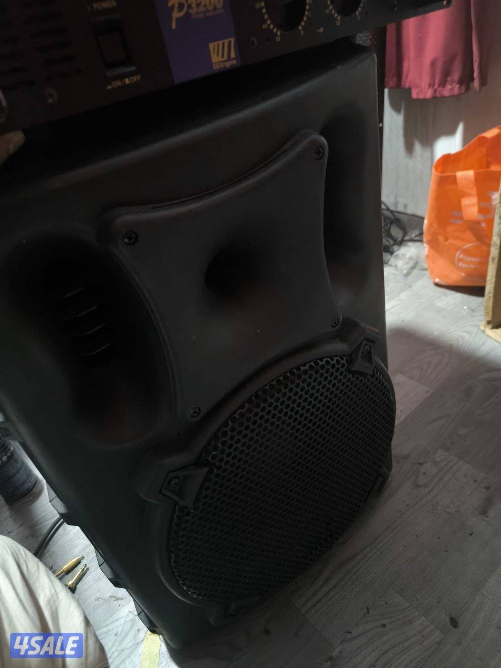 للبيع ٤سمعات مع مكسر1