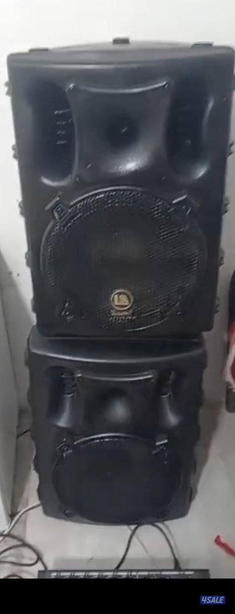 للبيع ٤سمعات مع مكسر4