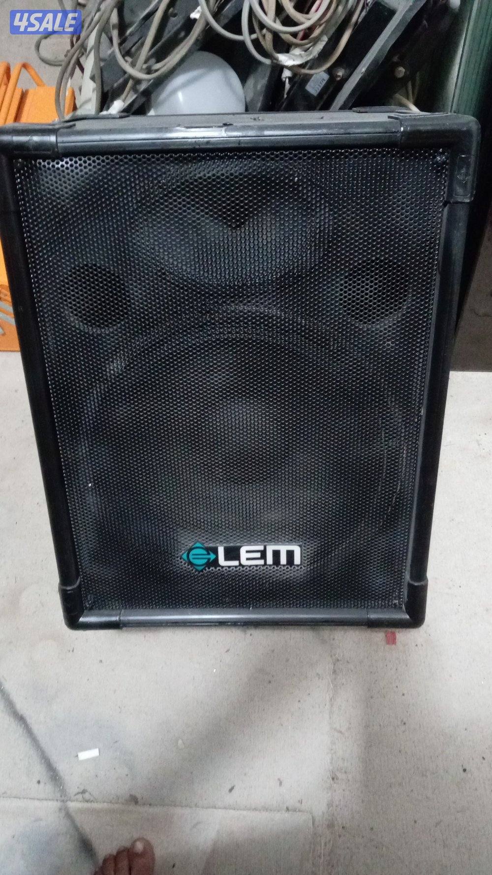 للبيع ٤سمعات مع مكسر5