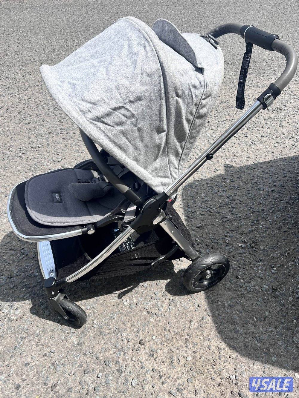 للبيع عربانة اطفال عدد3 ماركة مامز اند بابز ممتازة0