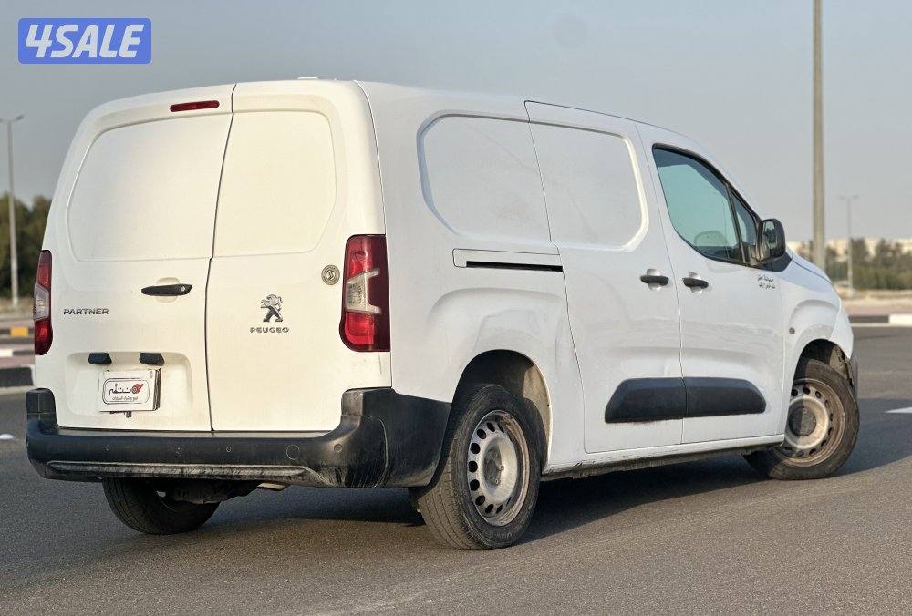 للبيع بيجو موديل 20221