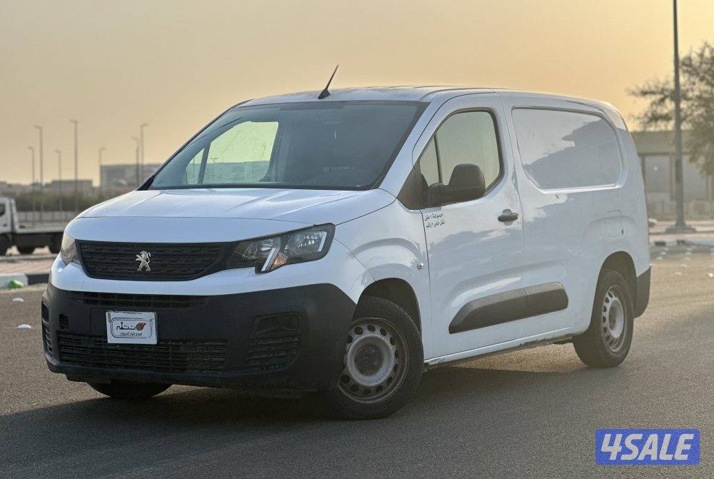 للبيع بيجو موديل 20222