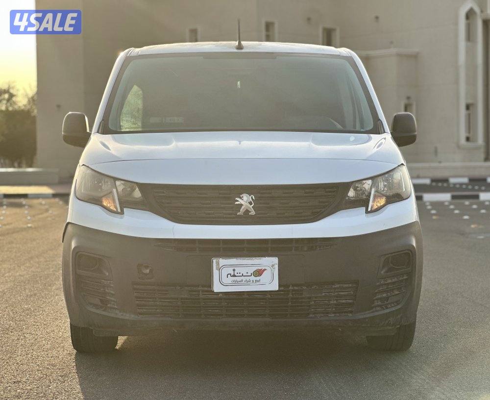 للبيع بيجو موديل 20223