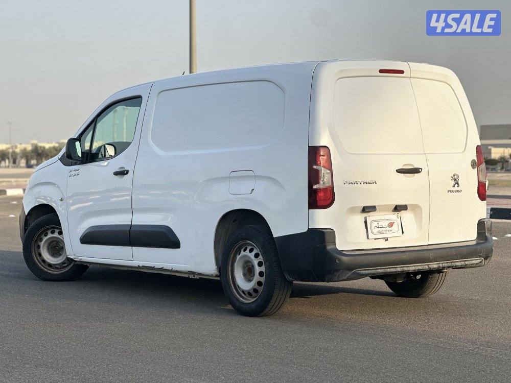 للبيع بيجو موديل 20225