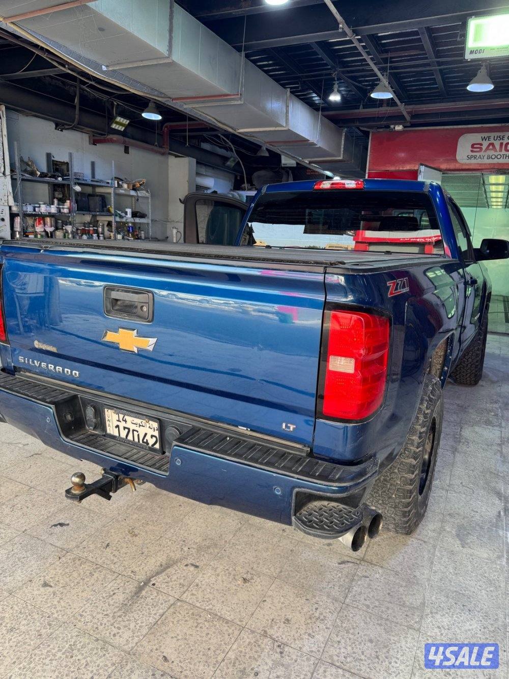 للبيع وانيت سيلفرادو ازرق باب واحد موديل 2016 Z71 عليه تواير حجريه0