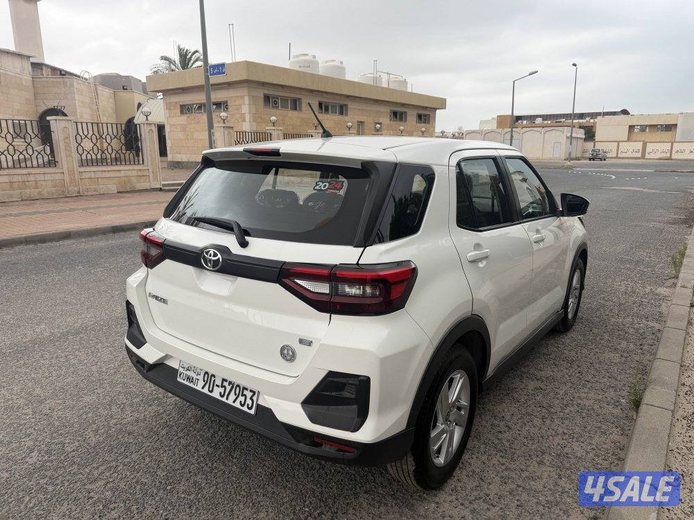 تويوتا ريز موديل 2024 تحت الكفالة عداد 12،000 كم4