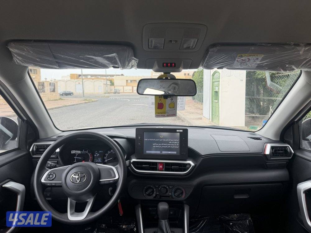 تويوتا ريز موديل 2024 تحت الكفالة عداد 12،000 كم10