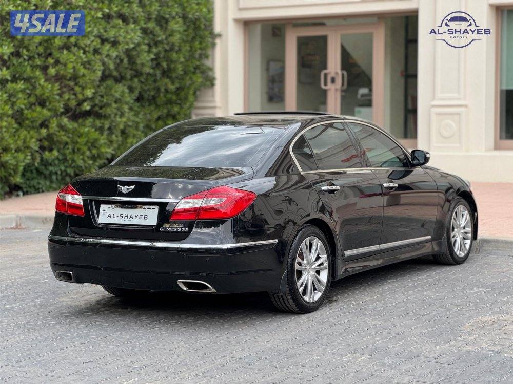للبيع جينسيس 33 موديل 20134
