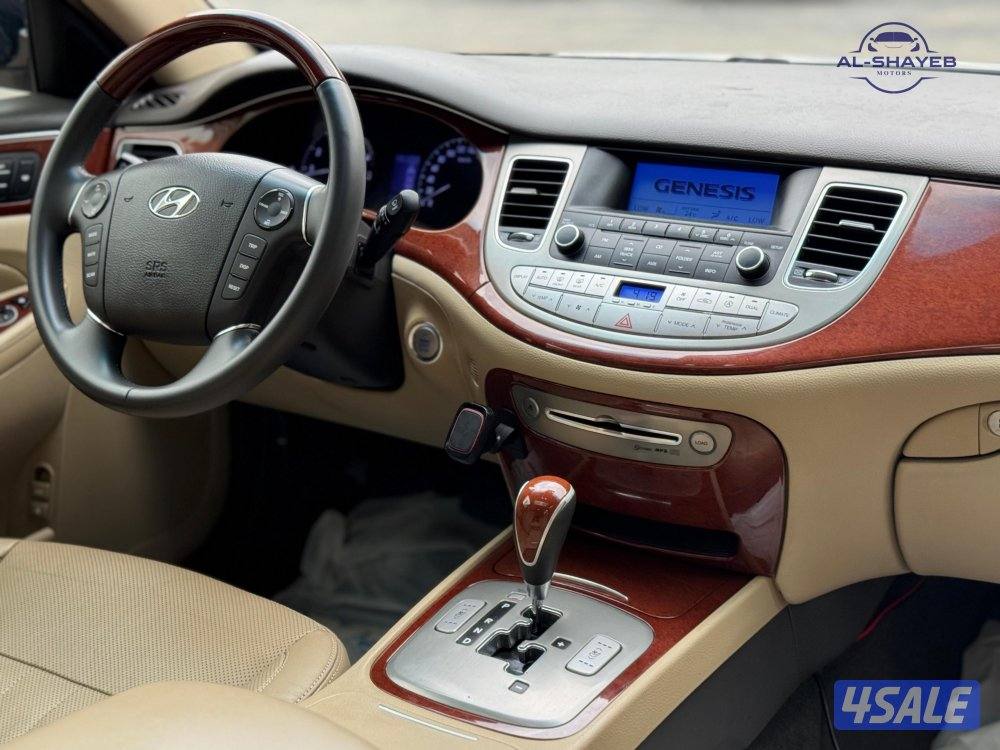 للبيع جينسيس 33 موديل 20137