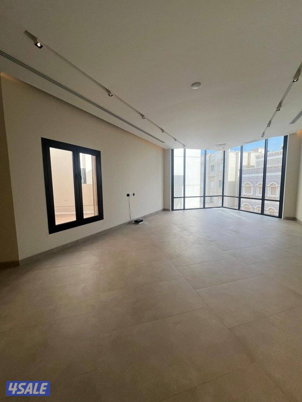 للايجار في الفنيطيس ق8 دوبلكس اول وثاني مع روف كبير اول ساكن0