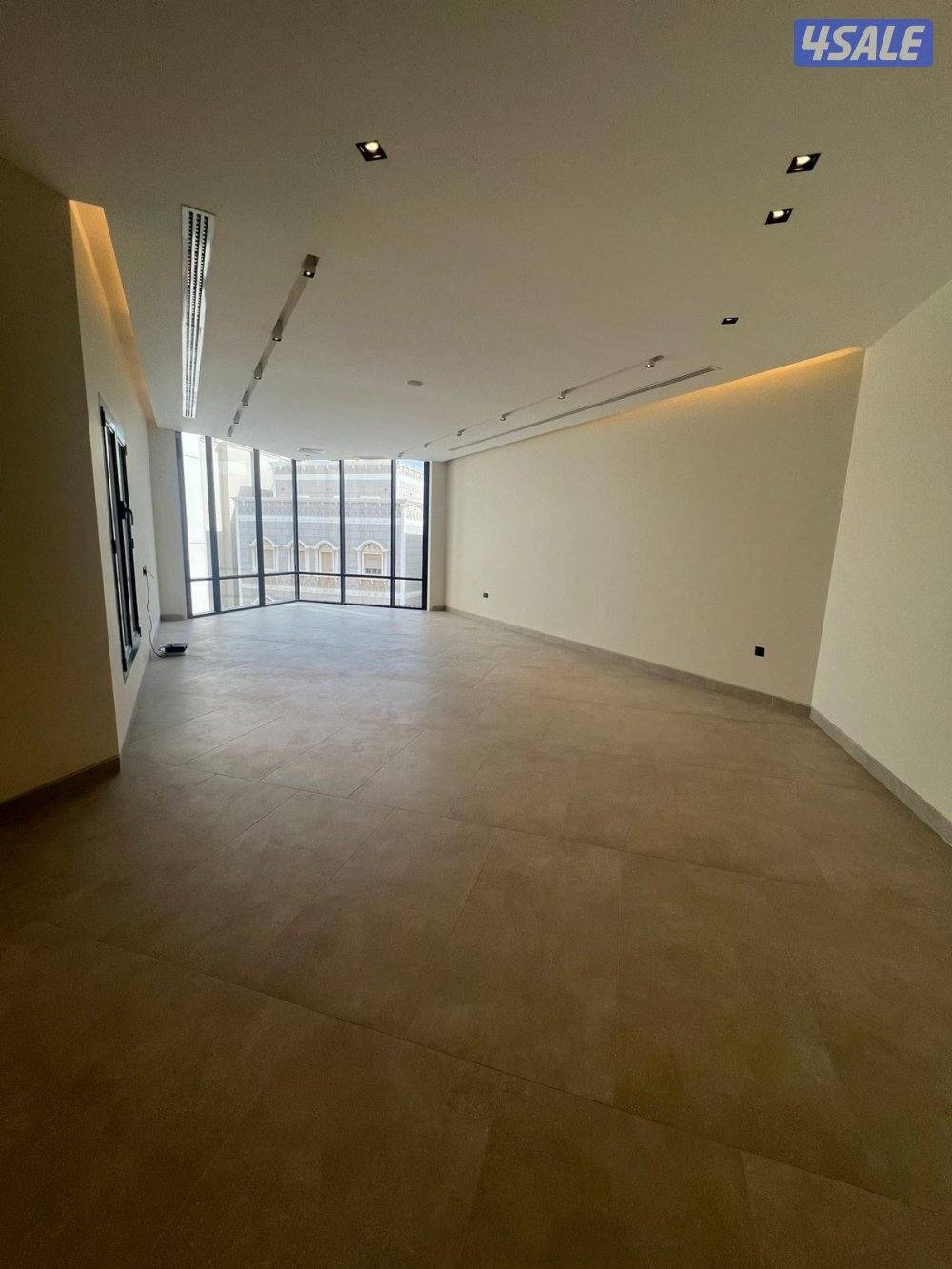 للايجار في الفنيطيس ق8 دوبلكس اول وثاني مع روف كبير اول ساكن4