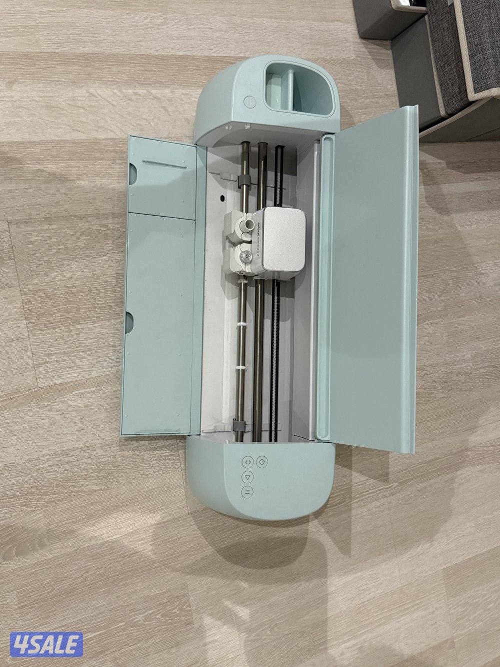 استخدام خفيف جداً ، نظيف ، كامل مع الملحقات وجديد0