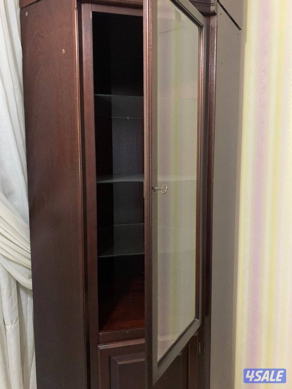 Bookshelf and displayed Boufet1