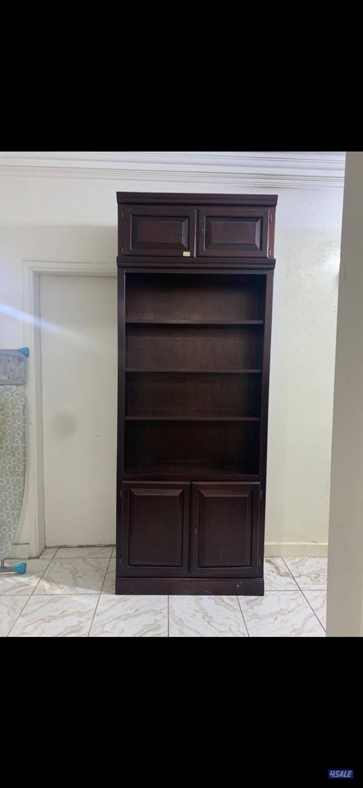 Bookshelf and displayed Boufet2