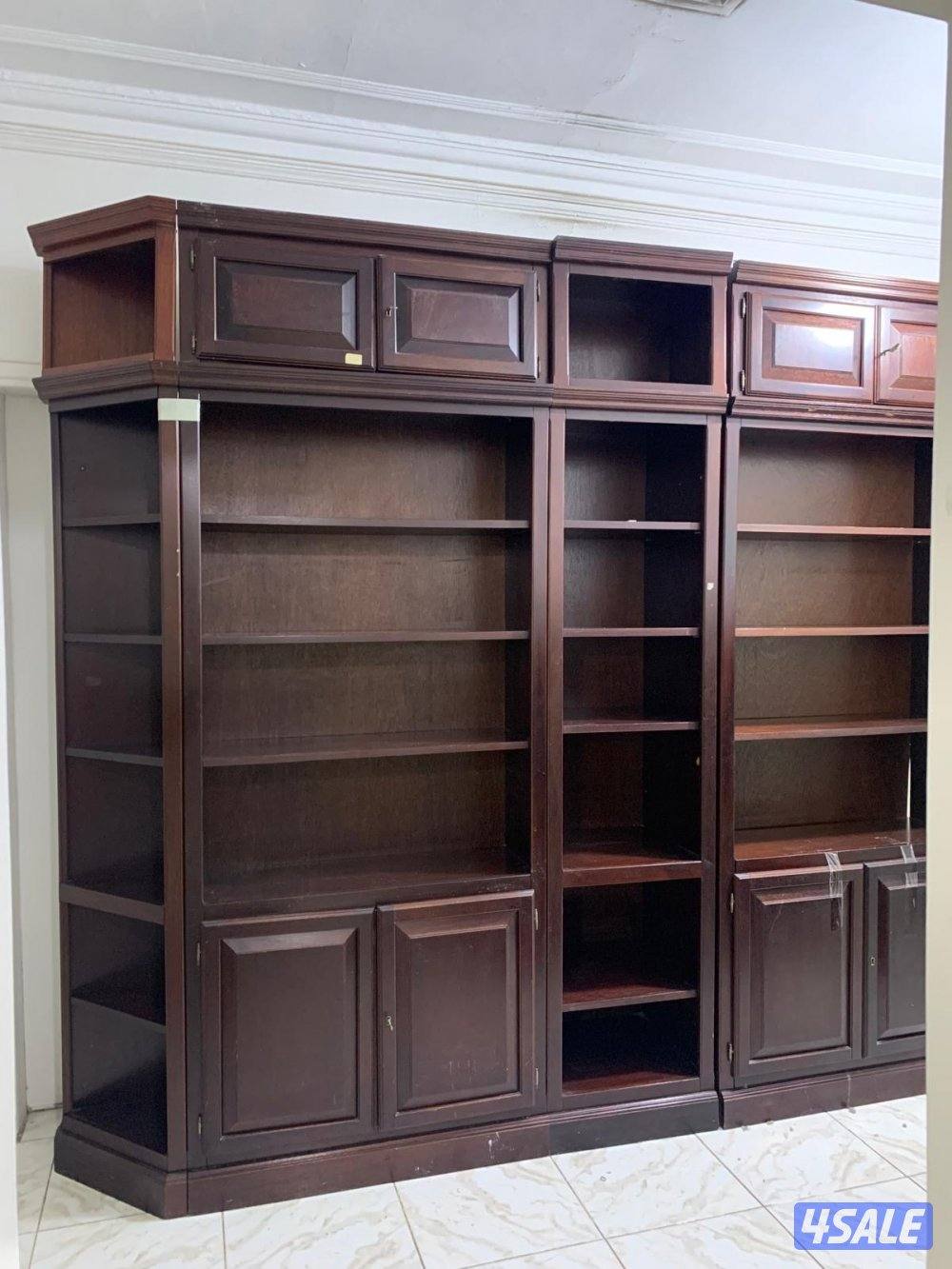 Bookshelf and displayed Boufet4