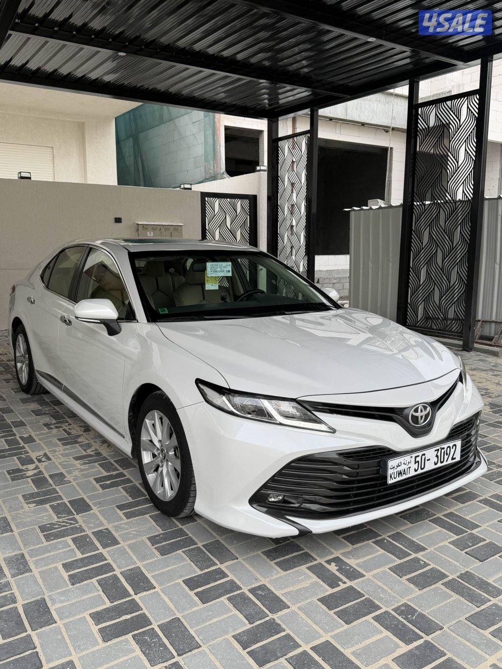 للبيع كامري GLE 2018 صبغ وكاله فتحه عداد 1851