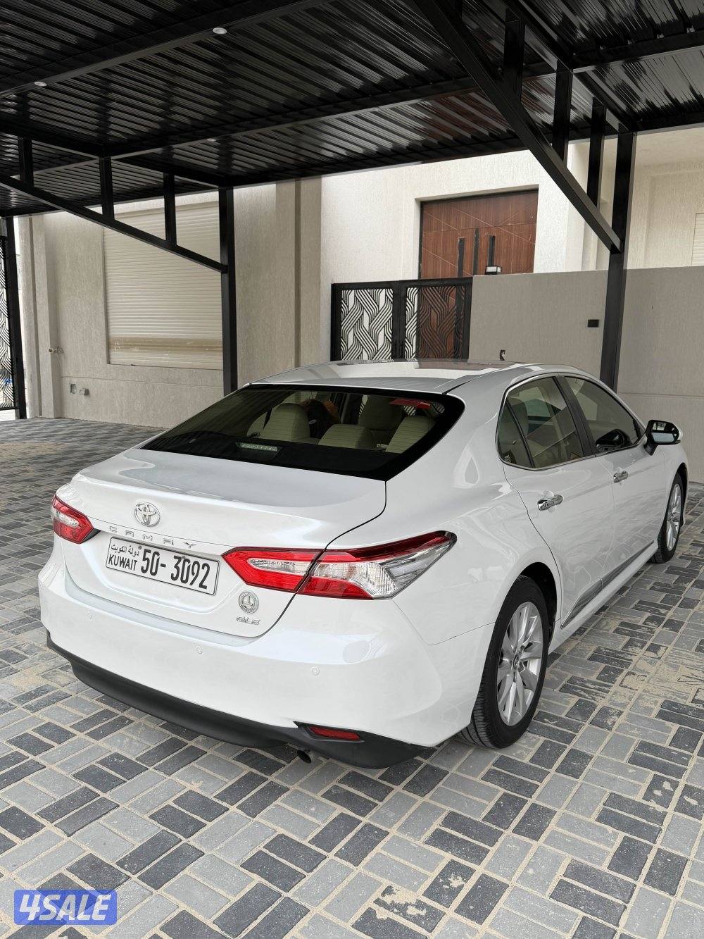 للبيع كامري GLE 2018 صبغ وكاله فتحه عداد 1852