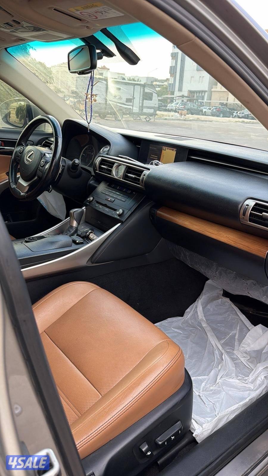 للبيع لكزس موديل 2015 المالك الاول وسيرفيس وكاله وصبغ الوكاله شرط الفح0