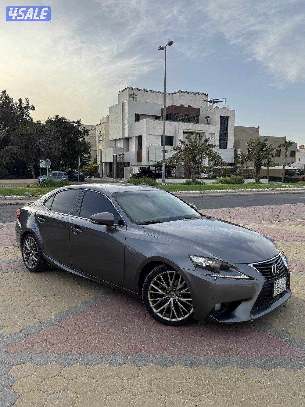 لكزس is 250 موديل 2014 ممشى 179 الف1