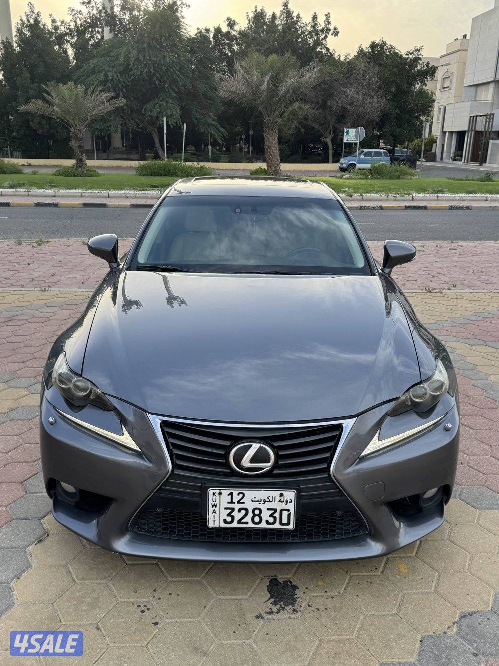 لكزس is 250 موديل 2014 ممشى 179 الف2