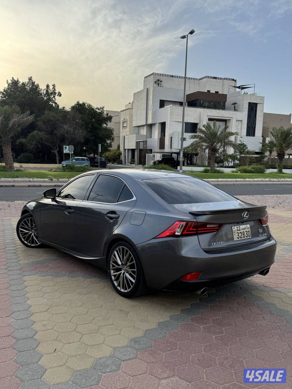 لكزس is 250 موديل 2014 ممشى 179 الف3