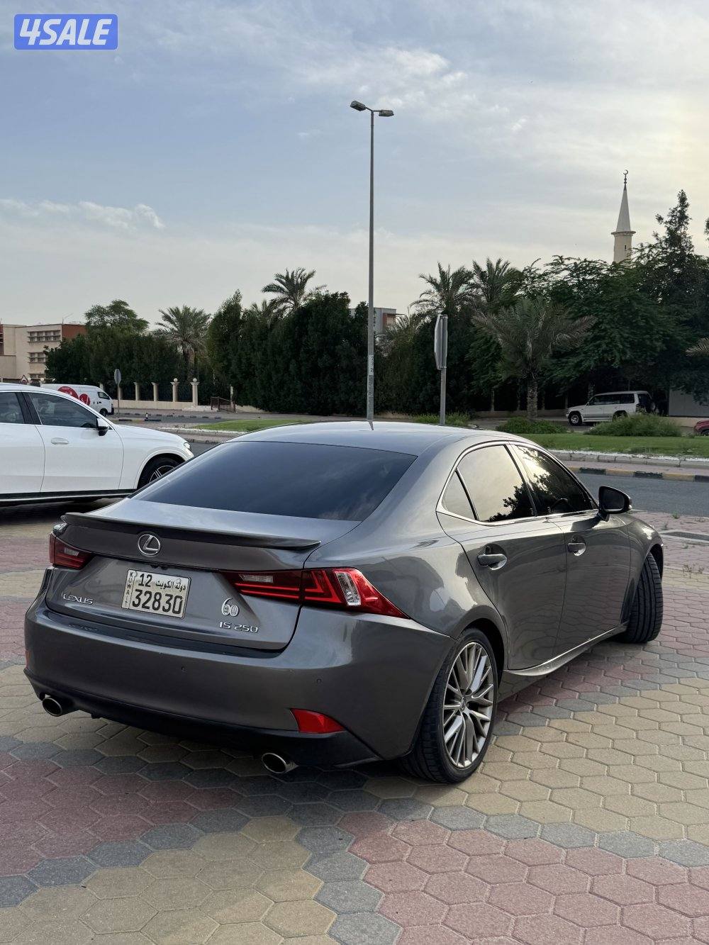 لكزس is 250 موديل 2014 ممشى 179 الف4