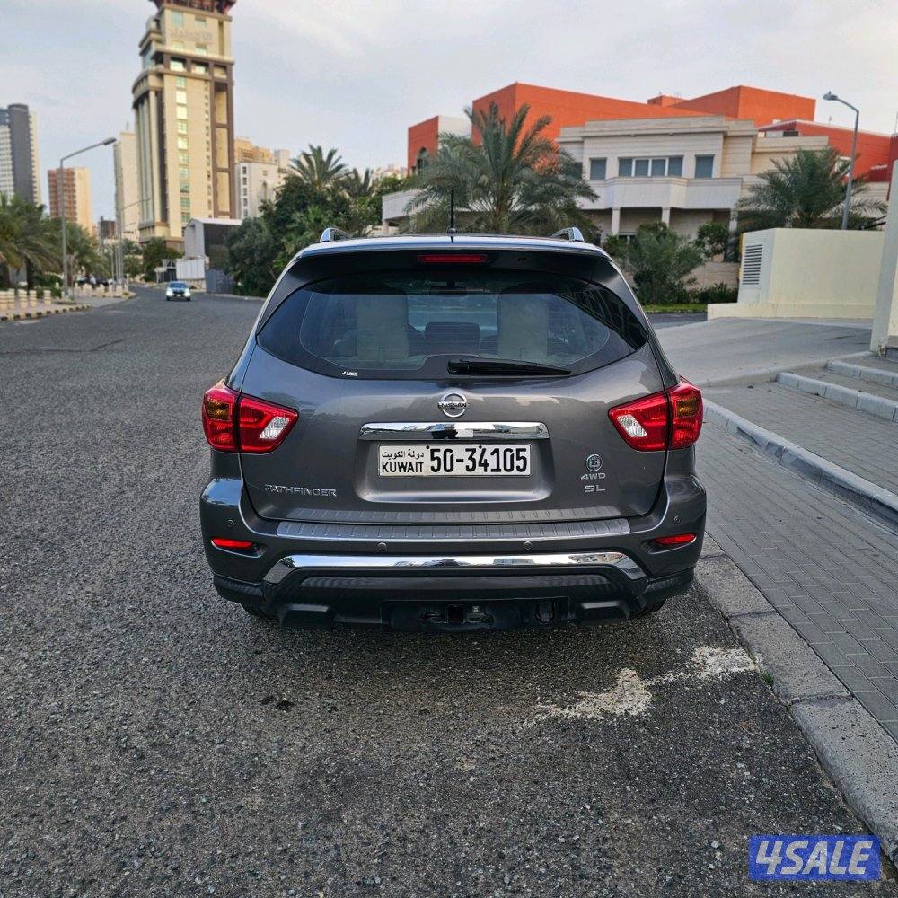 Nissan Pathfinder SV 2018 صبغ الوكالة4