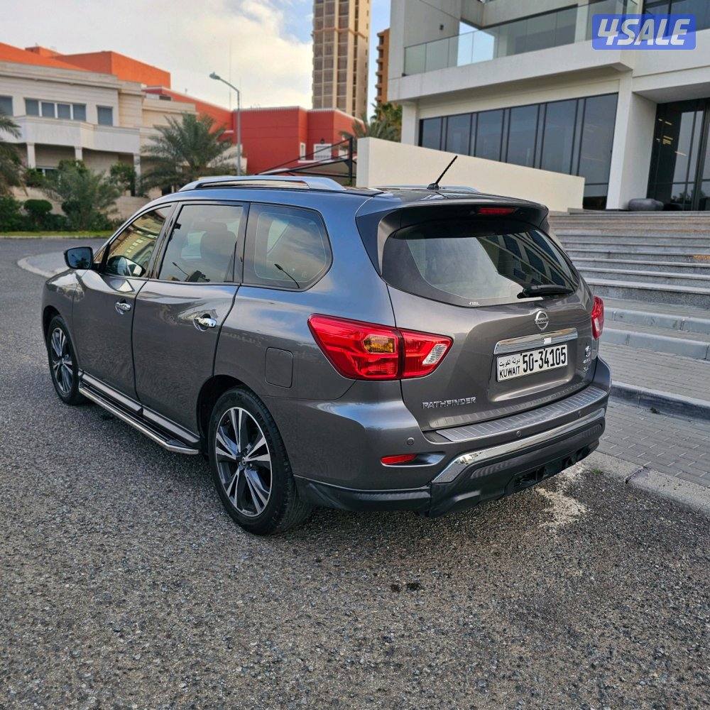 Nissan Pathfinder SV 2018 صبغ الوكالة3