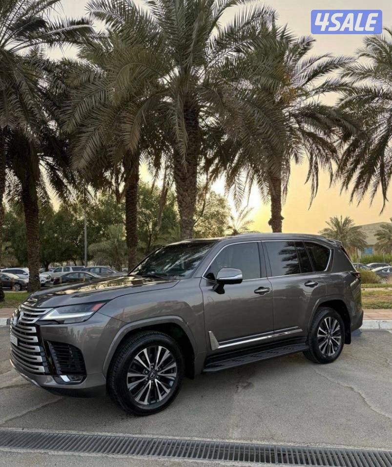 لكزس LX600 موديل 2024 ماشي 10.000 فقط0