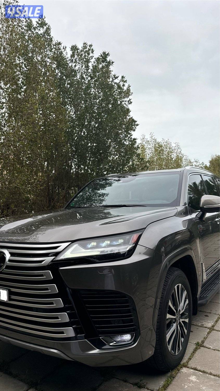 لكزس LX600 موديل 2024 ماشي 10.000 فقط2